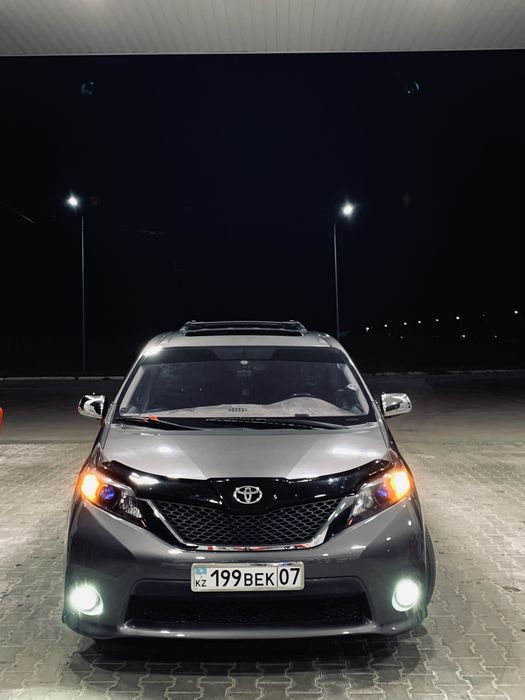 Toyota sienna 2011