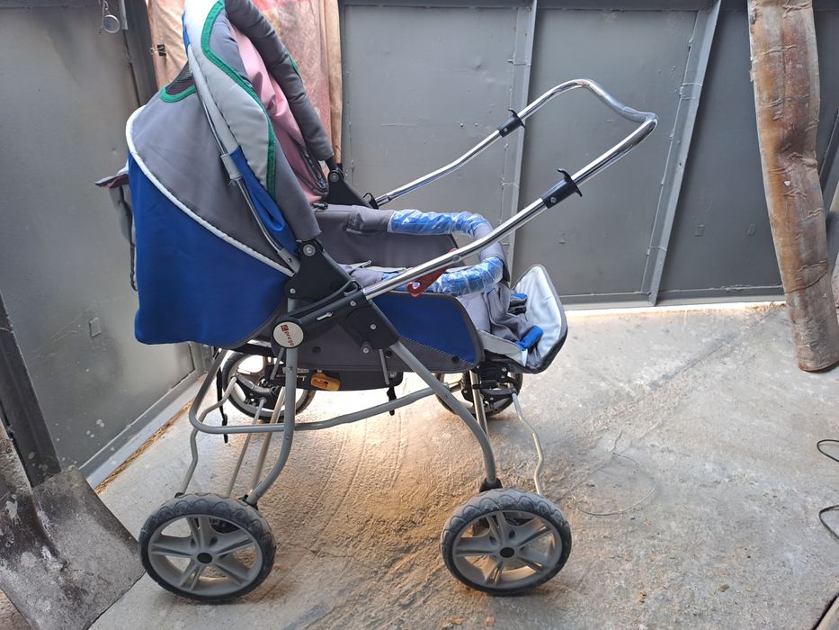 Каляска сатылады.