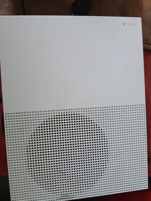 Xbox one S (500GB) 2 controlere