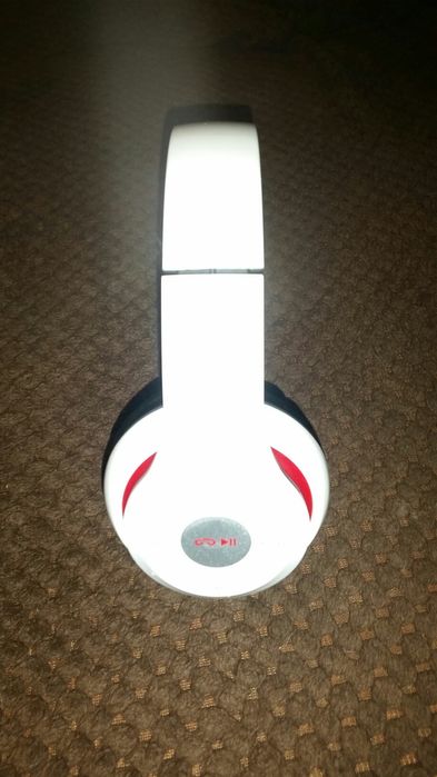 Cască  BLUETOOTH și stick impecabila