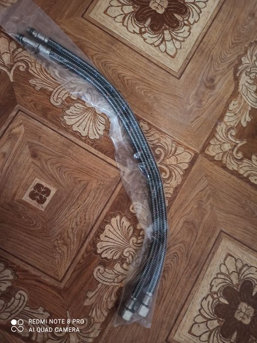 Шланги на смеситель, горячую и холодную воду