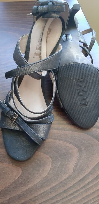 Дамски обувки и сандалети