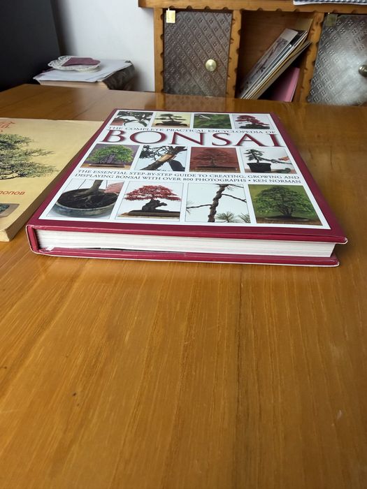 The Complete Practical Encyclopedia of Bonsai + книжка за Бонсаи