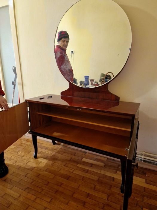 Vand comoda cu oglinda