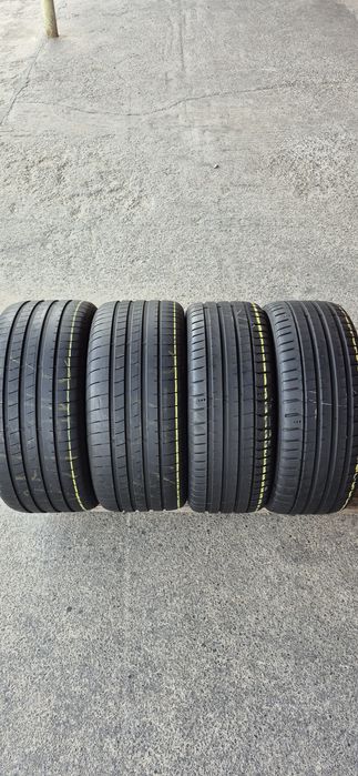 4 anvelope vara ca noi,fata Michelin 245/45/18,spate Goodyear 275/40/18.Pretul este pe bucata.