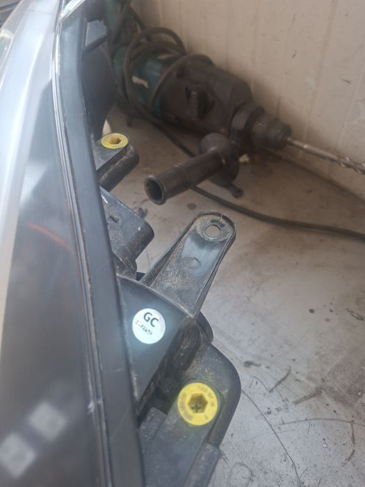 ФОРД Галакси Продавам фарове за Форд галакси след 2006г не са ксеноно