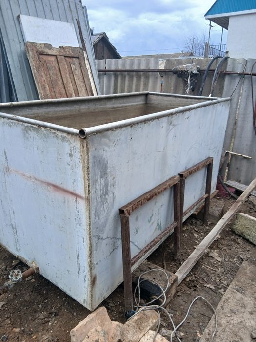 Продам ёмкость 2куб