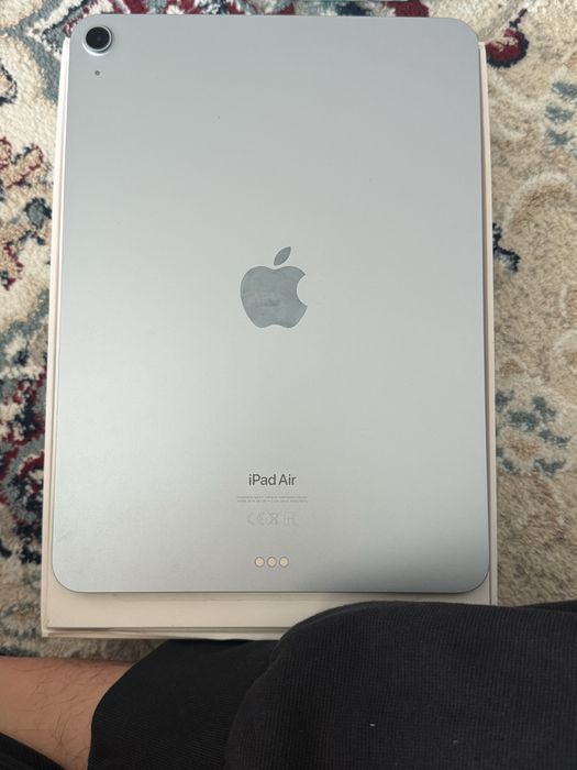 Продаю ipad air 11 M2 с клавиатурой