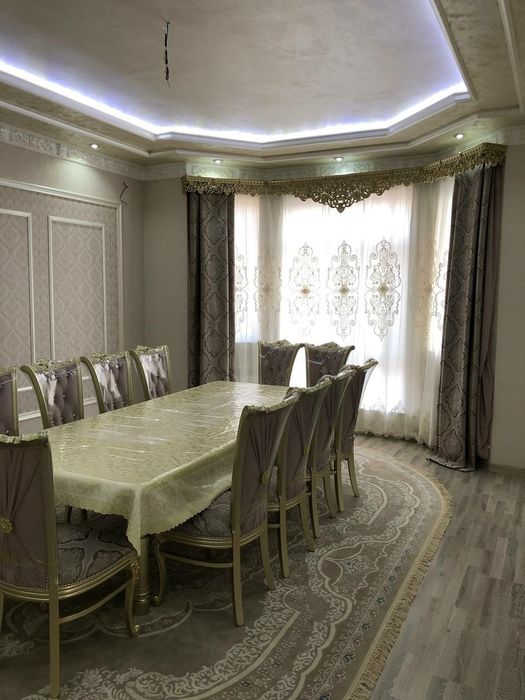 Uch qaxramonda uy sotiladi