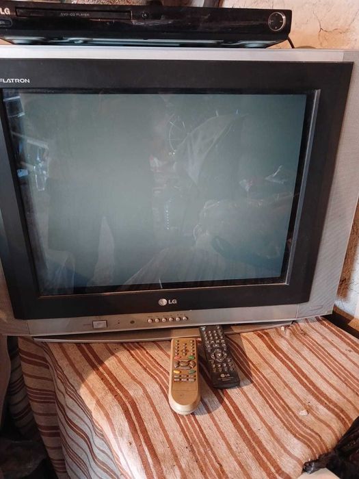 телевизор LG c видеомагнитофоном LG