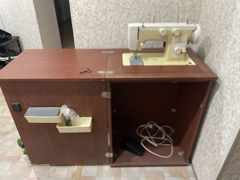 Продам швейную машину педальную автоматическую