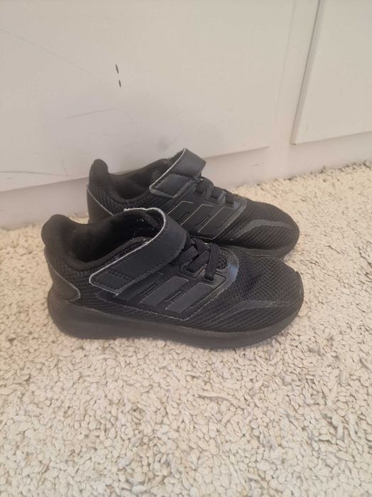 Adidasi Adiddas material textil