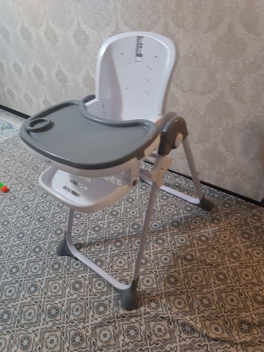 Детский обеденный стол