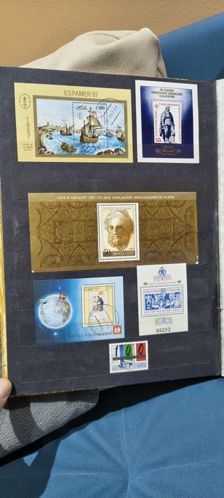 Класьор с пощенски марки