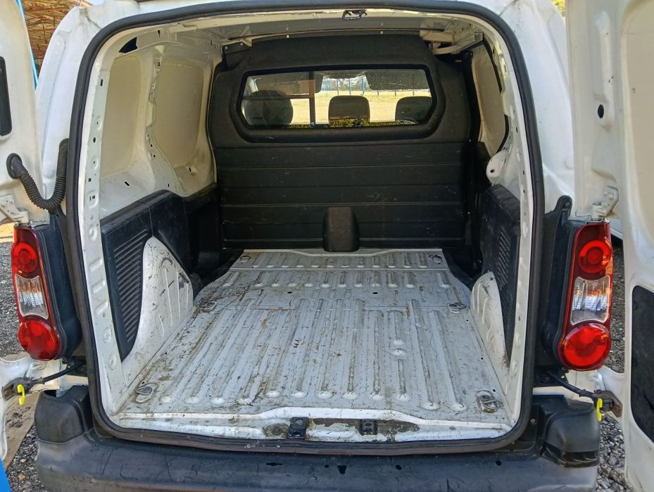 Citroen Berlingo 1.6HDi 75кс 2012г / 2+1 места / товарен