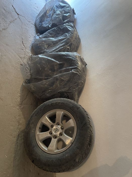 Продам комплект зимних шин