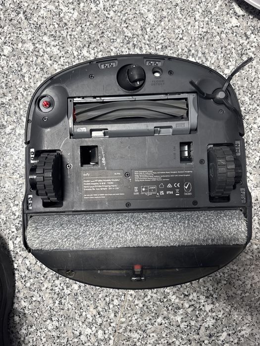 Aspirator robot Eufy S1 Pro motor rosta stanga blocat