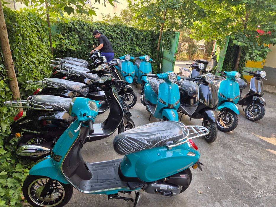 Vand flota de 22 scutere pe benzina fara permis - si 30 biciclete electrice