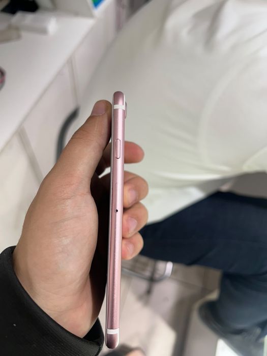 продается iPhone 7