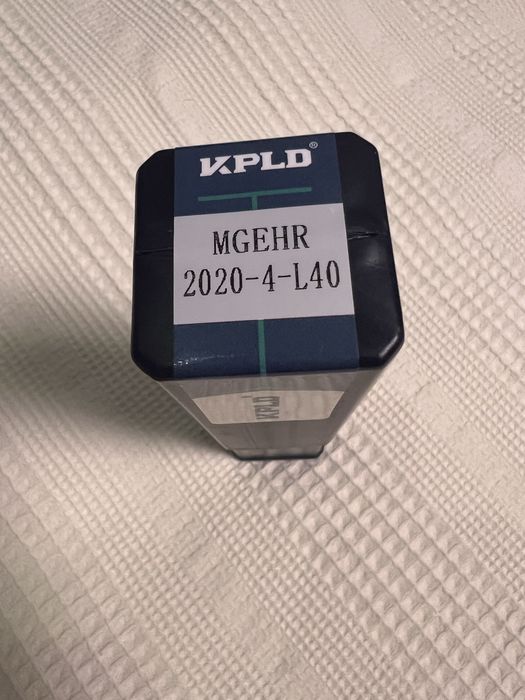 Отрезной резец новый