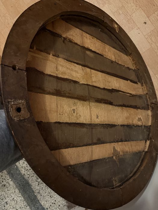 Стари огледала с дървени рамки