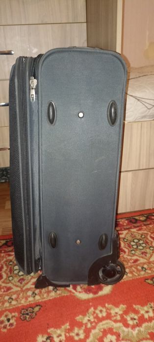 Продаю большой чемодан