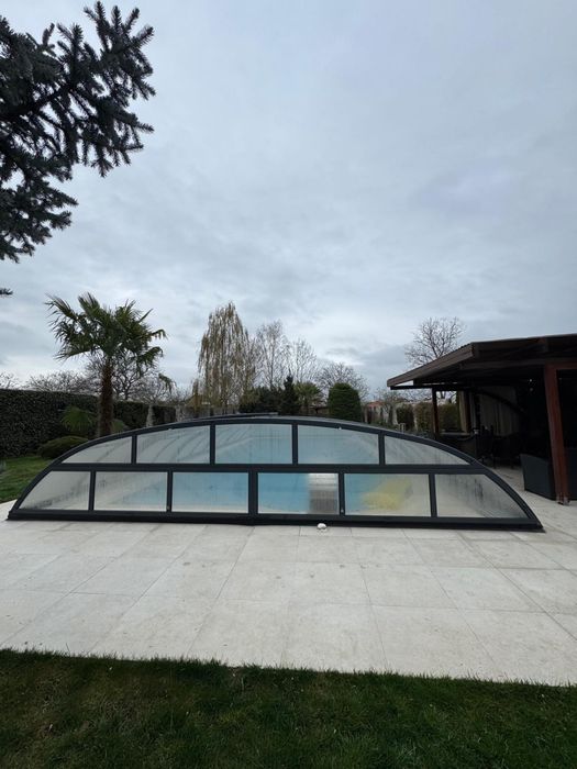Vând acoperire mobila pentru piscină -model DISCRET