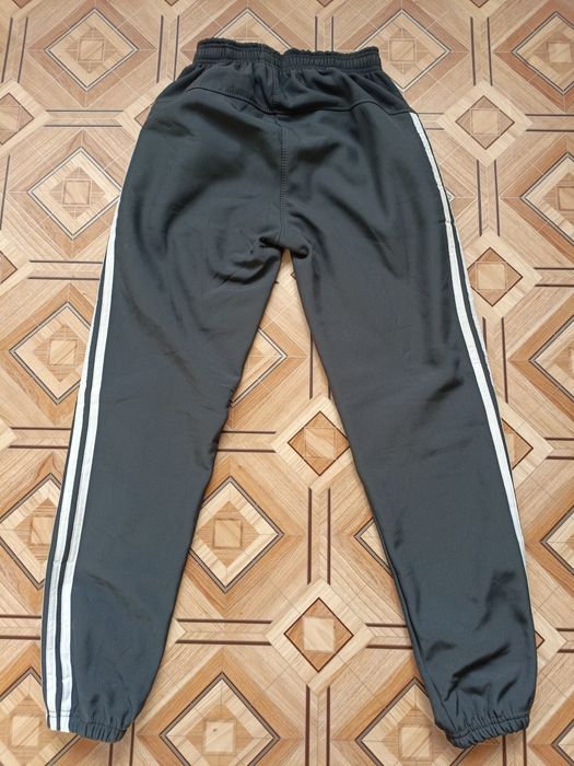 Продам треко адидас