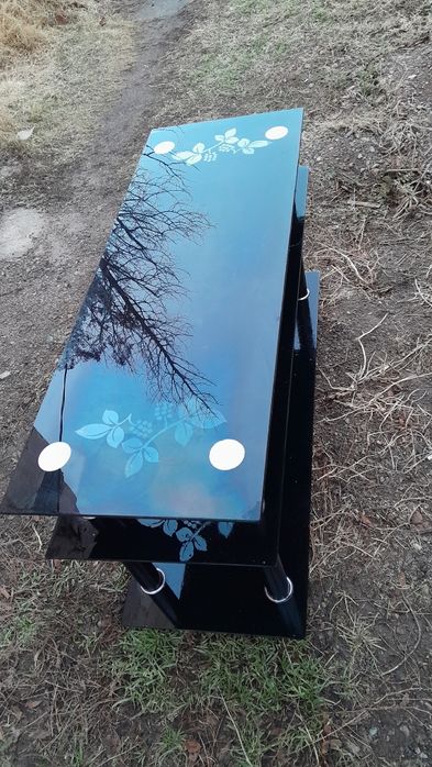 Стеклянная подставка , стол