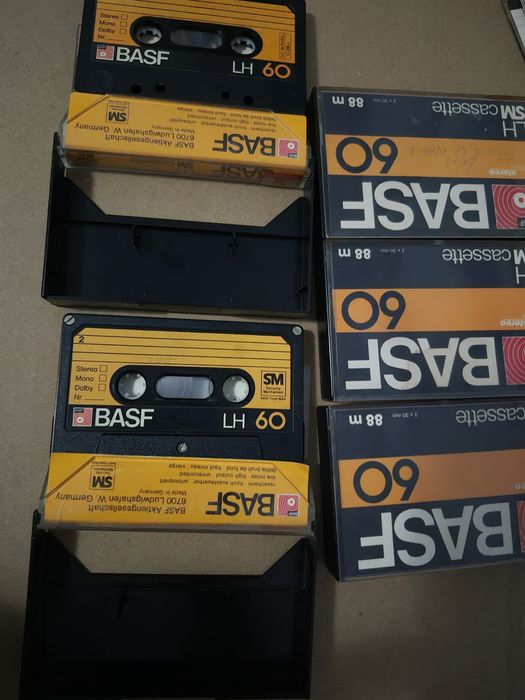 Vând Lot 13 casete audio originale Basf LH,SM,muzica mixta de 60 minute