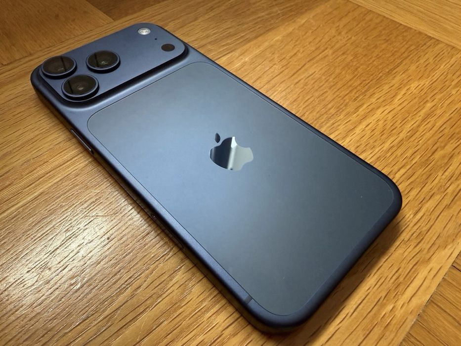 iPhone 17 pro max с аксесоари