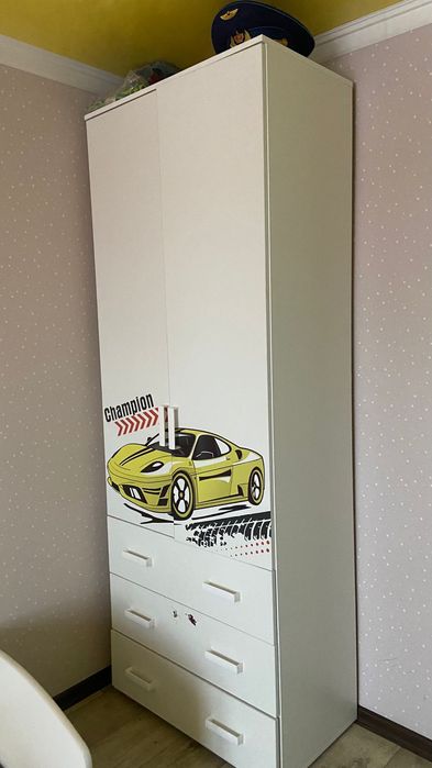 Детский шкаф на фото
