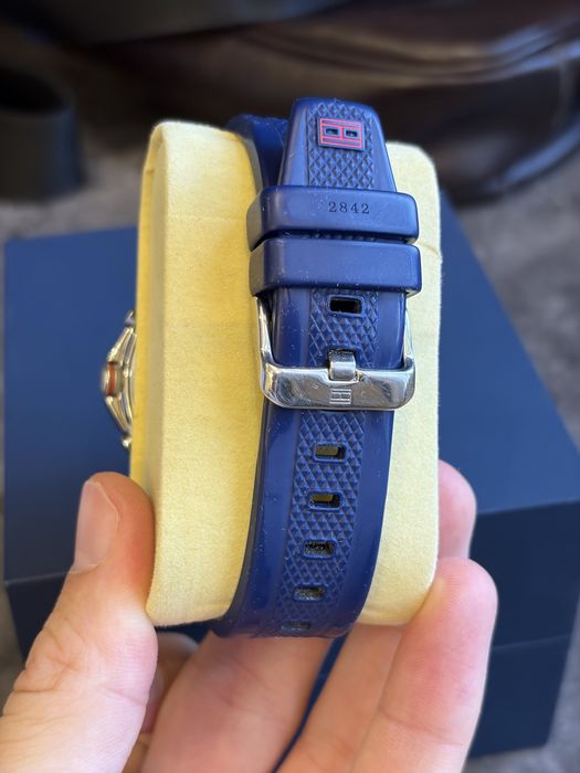 Часы Tommy Hilfiger