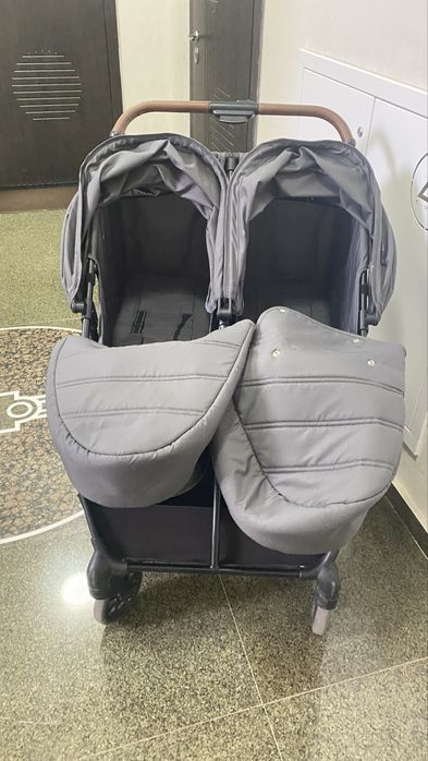 Коляска двойняшек темный серый