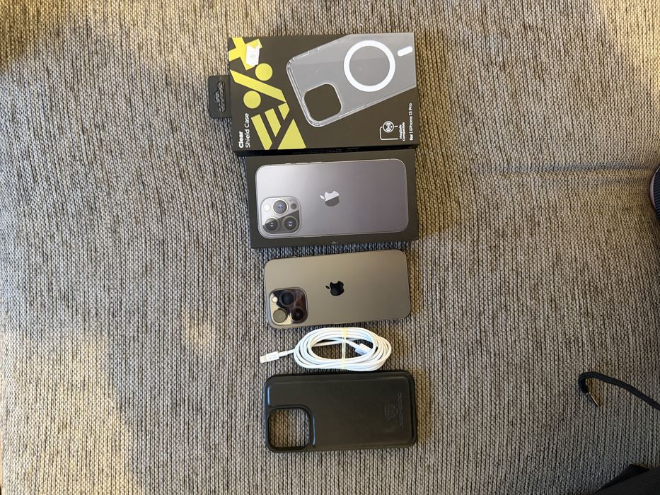Iphone 13 Pro - Cu accesorii