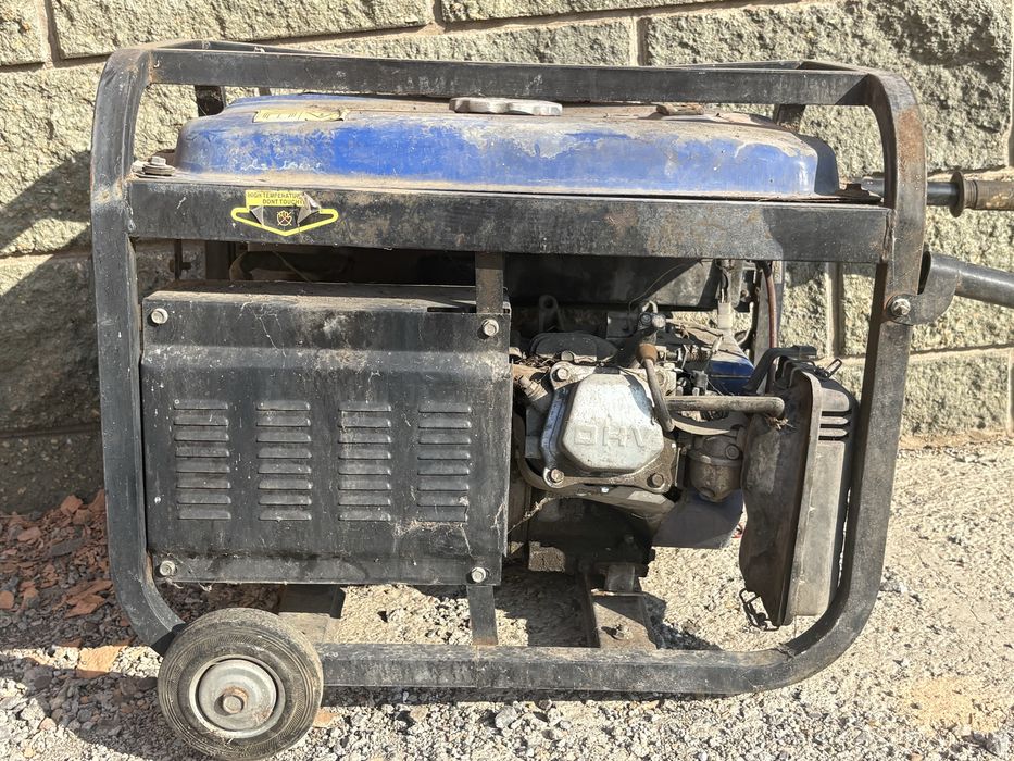 бензиновый генератор Yamaha EF6600E.