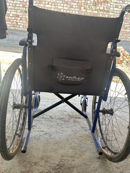 коляска между комнатные