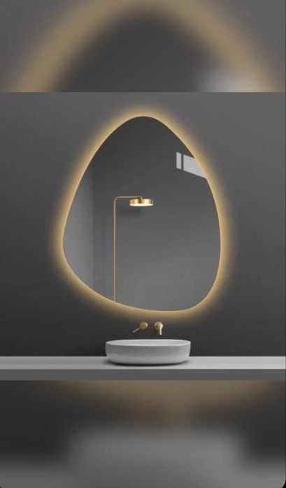 Огледало за баня с чисти линии и скрито LED осветление