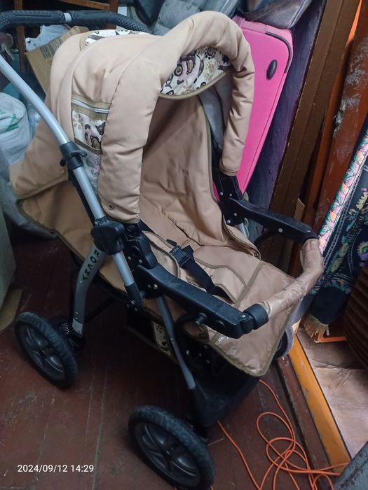 Продам коляску..