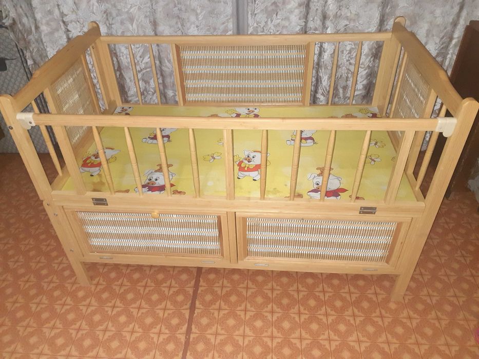 Детская кроватка