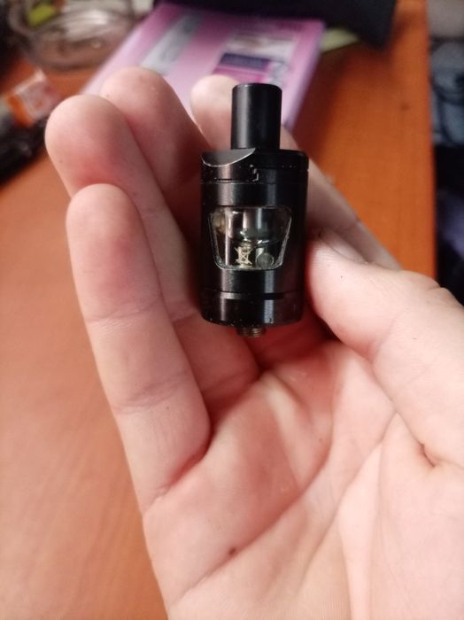 Vând țigara electronică adept
