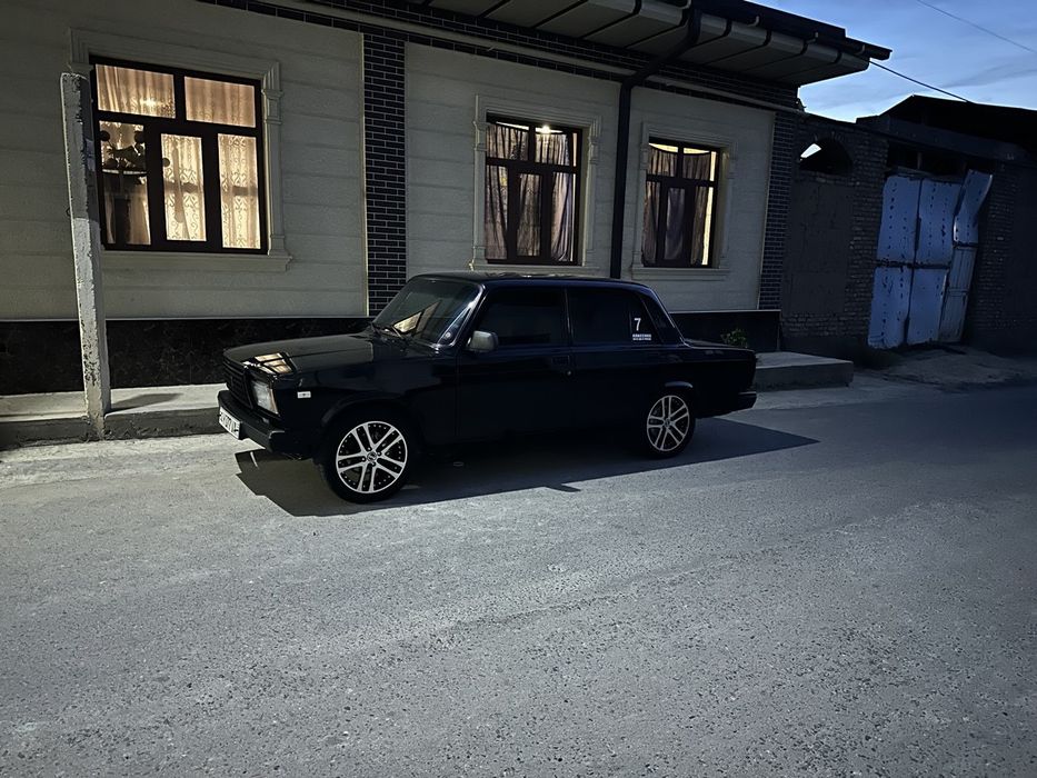 Vaz 2107 sotiladi