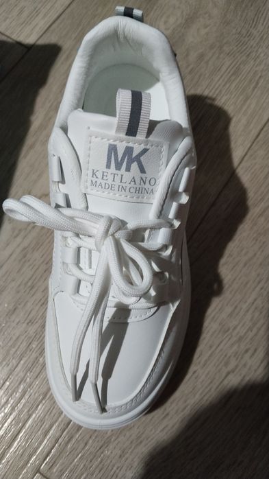 Продам кросовки новые