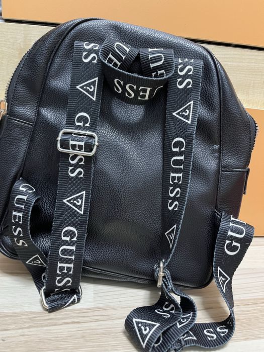 Guess прогинална раница