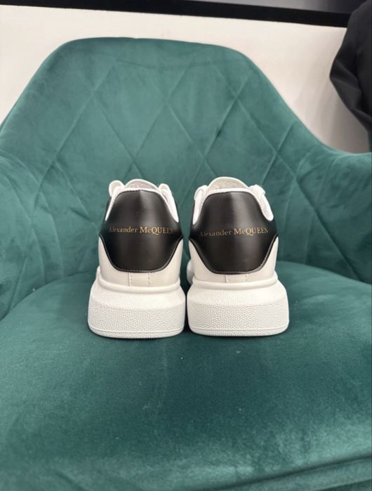 Alexander mcqueen black & white
