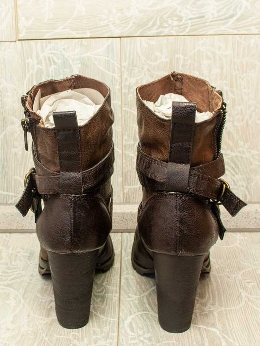 Дамски боти номер 39