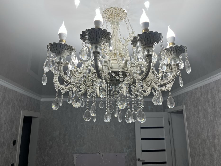 Продам 10 рожковую шикарную люстру