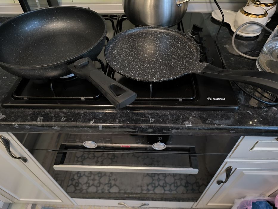 Сковороды и форма для выпечки