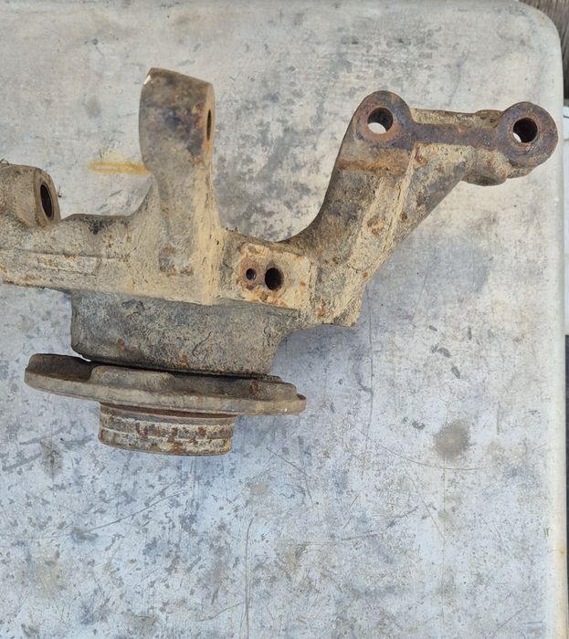 Кулак поворотный