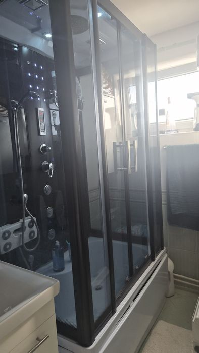 Vând cadă de dus cu vibromasaj, lumini si radio